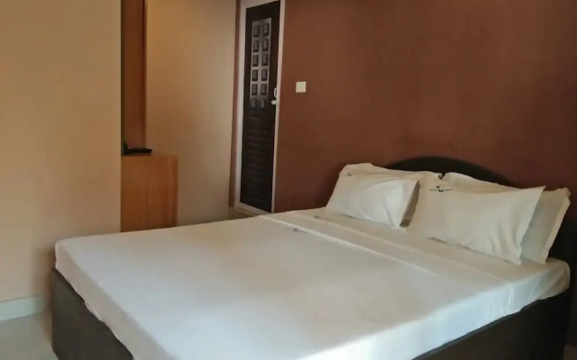 Black Beach Resort