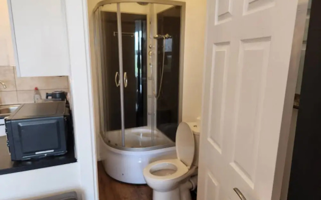 Immaculate 1-bedroom in Greenhithe
