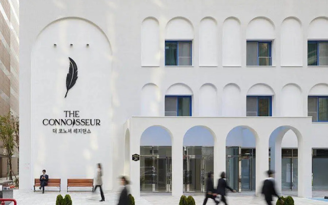The Connoisseur Residence Hotel