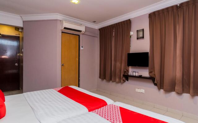 OYO 44027 Golden Horse Hotel