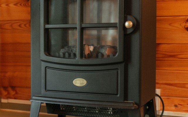 Glamping in Wiltshire the Green Knoll is a Charm