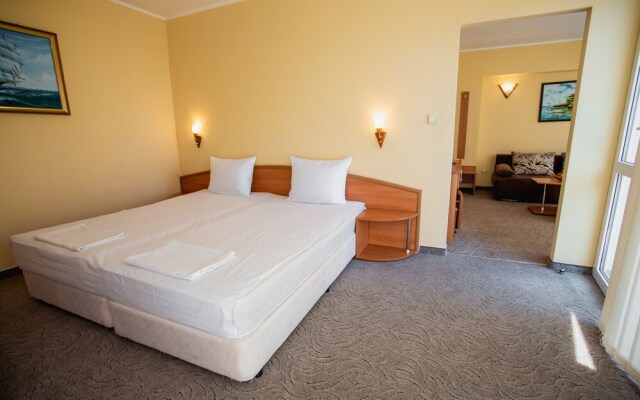 Family Hotel Dolphin