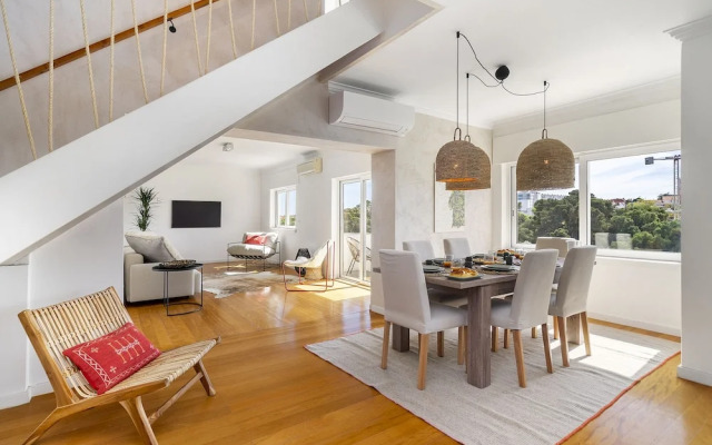 Stylish Sunny Penthouse Near Cascais Center & Greenspace