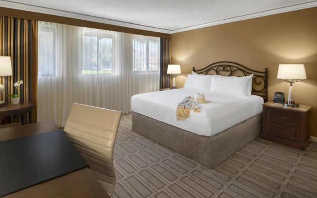 Tommy Bahama Miramonte Resort & Spa