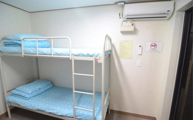 Kimchee Downtown Guesthouse - Hostel