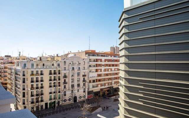 Sophisticated 3bed W/balcony 2min to Tube