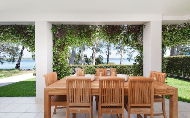 Waterfront Serenity - Luxury home with Grand Views