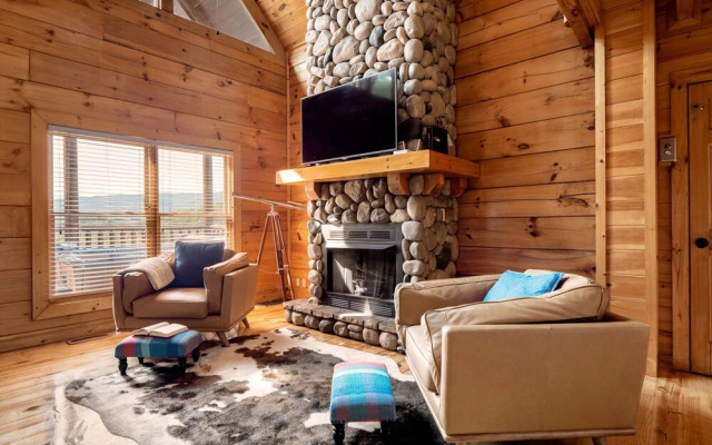Cades Cove by Avantstay Treetop Haven in Smokey Mountains w/ Hot Tub, Game Room & Home Theatre
