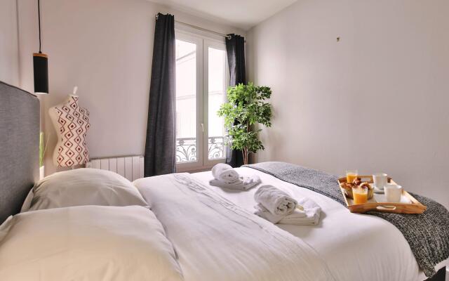 B 832  - Buttes Chaumont - Spacieux appartement