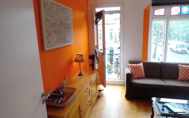 The Orange Housesleeps8-parking-pets&familyok-ac
