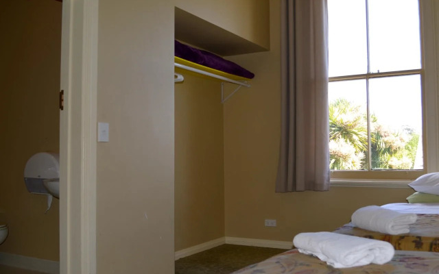 The Prince Albert Backpackers & Bar