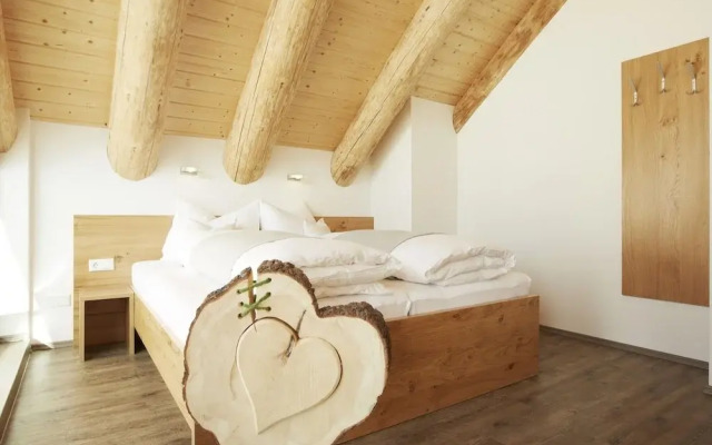 Cosy, Modern Canadian Wooden Chalet