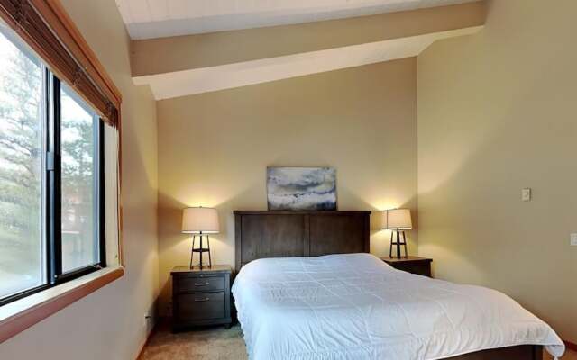 Spacious Snowbird Condo Unit Slopeside In Quiet Canyon Neighborhood