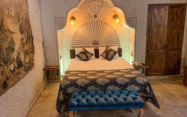 Risus Cave Suites