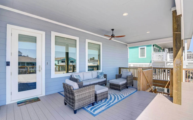 Private Dock & Patio: Waterfront Galveston Retreat