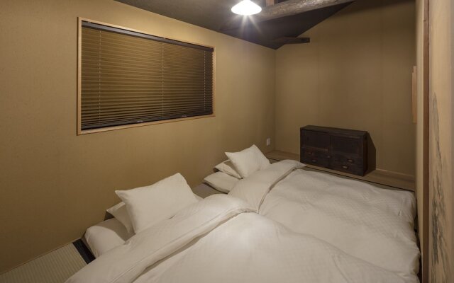 Higashiyama Sanjo Shirakawaan