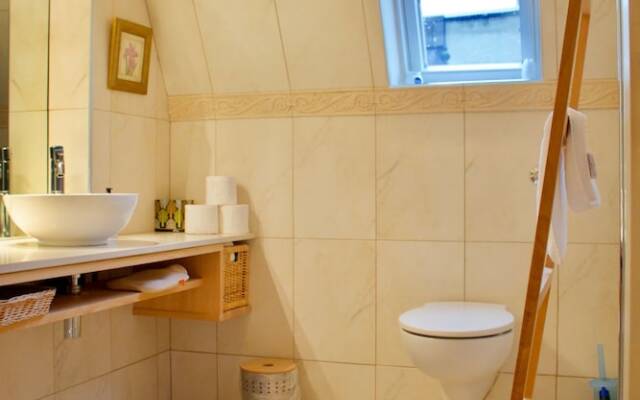 2 Bedroom Flat Accommodates 6 in Heart of Edinburgh