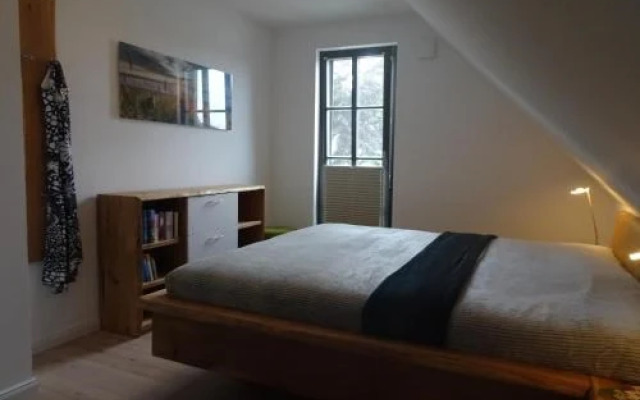 Rosenberg 13 Wohnung 1d DG re