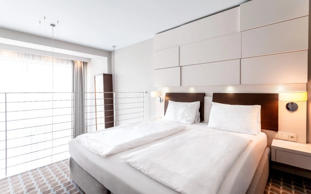 Marine Hotel