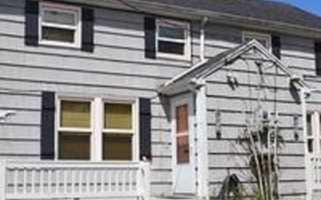 330 2nd Ave