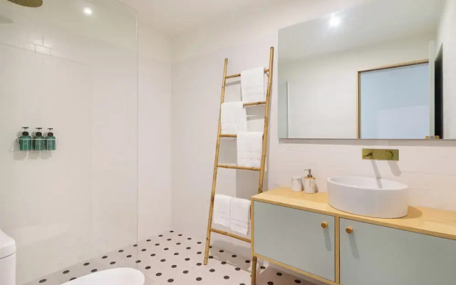 Alegr3 · Trendy & Charming Apartment