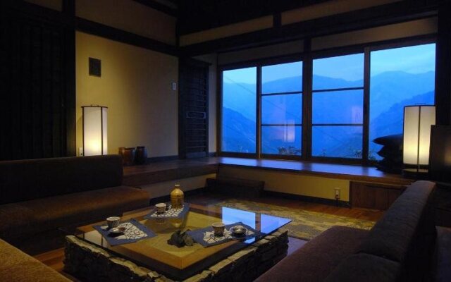 Tougenkyo-Iya-no-Yamazato