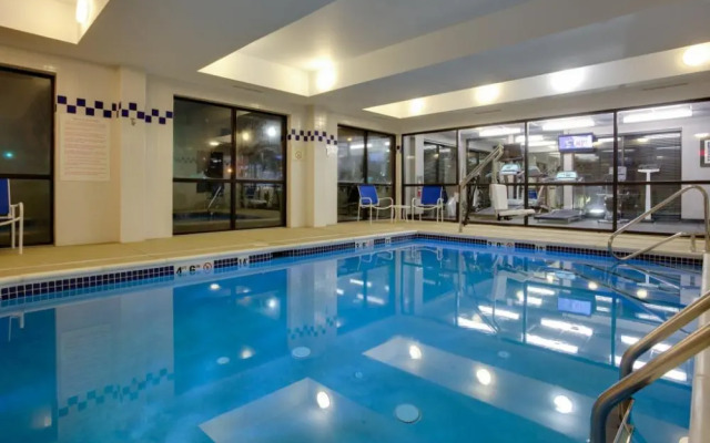 Holiday Inn Express And Suites Meadowlands Area