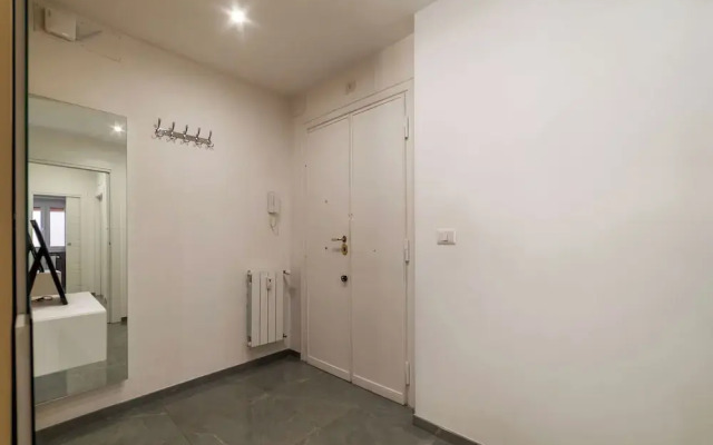 JOIVY Delightful 3-bed Flat with Balcony