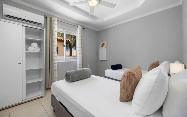 High-end Pool Getaway Upscale 5 Location BBQ