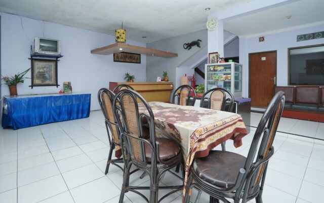 Female Guest House by OYO Rooms