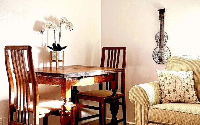 Amazing Historic 1800s Carriage House