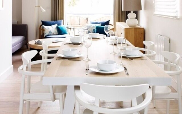 9 The Salterns, Chichester 402415