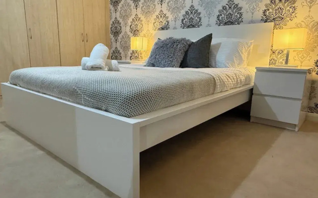 Coventry - 3 Beds - Pet Friendly - Free Parking