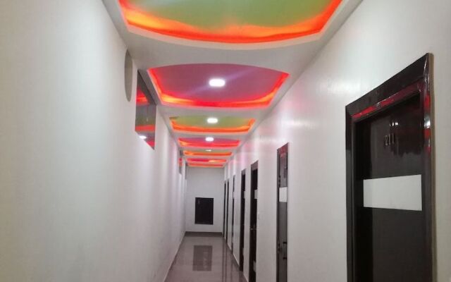 Hotel Dhanraj Palace