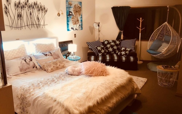 Breakfast at Tiffany's B&B – Guest Rooms – Queenstown