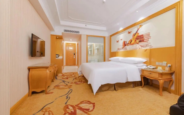 Venus Hotel Gongming Rainbow