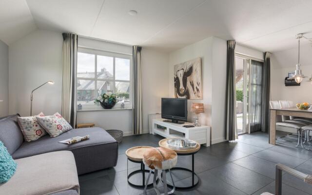 Giethoorn Villa With Modern Touch
