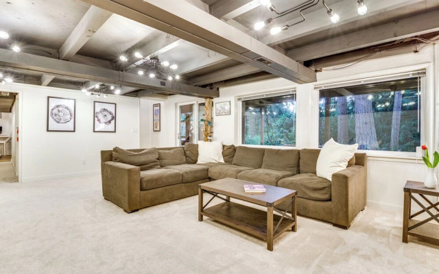Classic Woodinville Wine Country Escape!