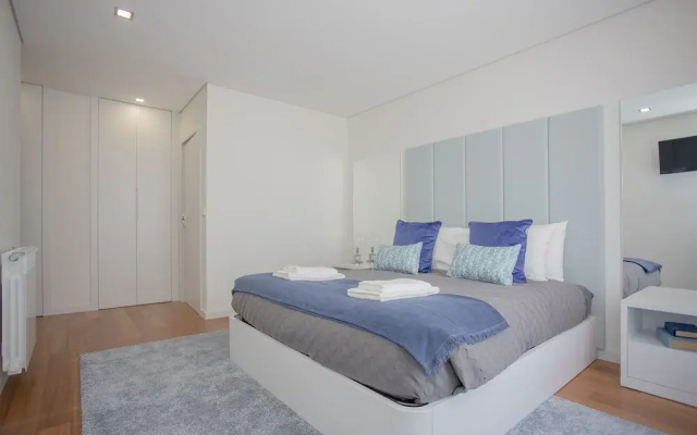 Liiiving -Luxury River View Apartment IV