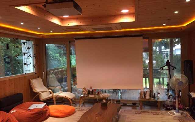 A-rock Guesthouse - Hostel