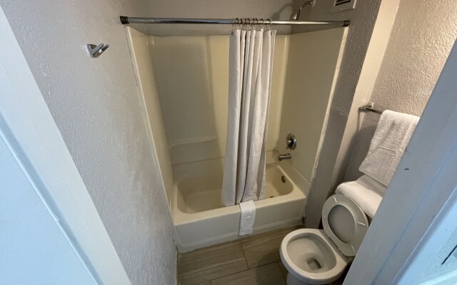 Extend-A-Suites Albuquerque West (ex. Rodeway Inn)