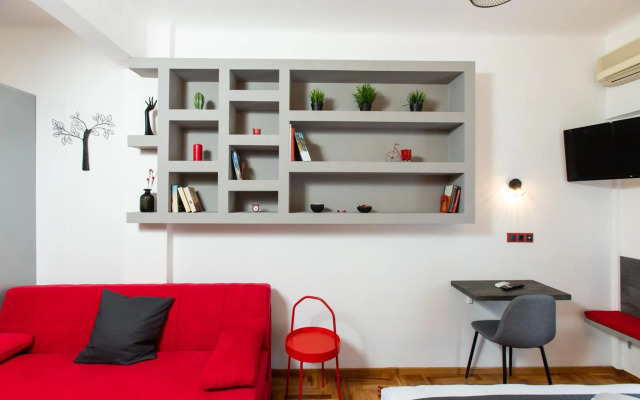 Downtown Luxury Boutique Suites : the red suite