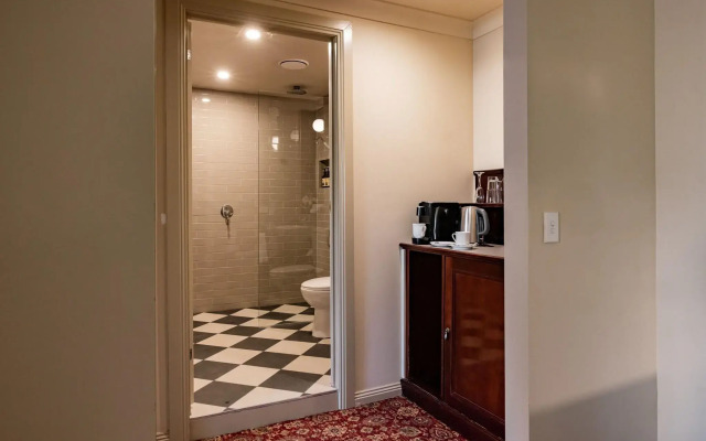 Hadley's Orient Hotel