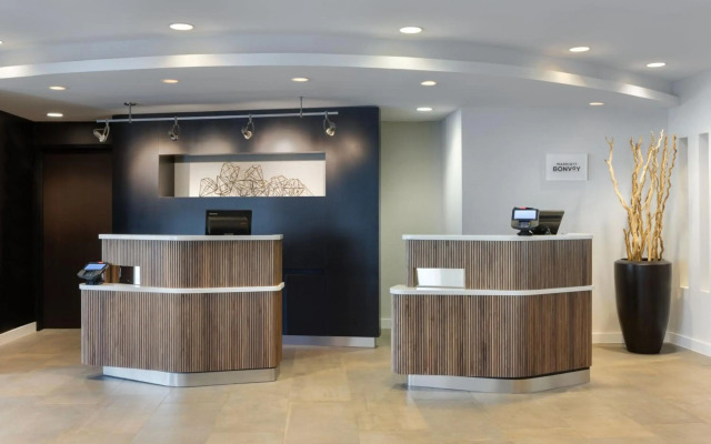 Courtyard by Marriott Edison Woodbridge