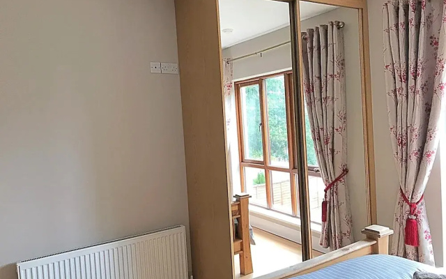 Immaculate 3-bed House With Private Secure Garden