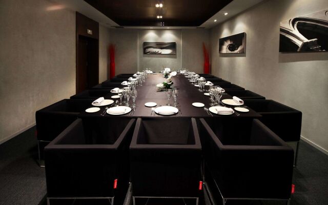 Olivia Plaza Hotel
