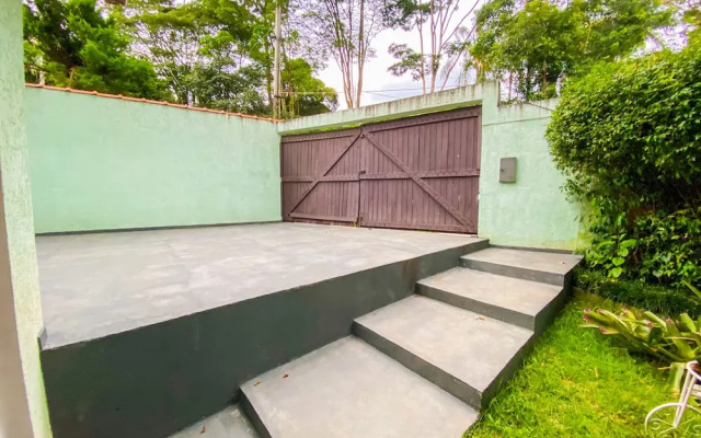 Casa confortável com churrasqueira na Granja Viana