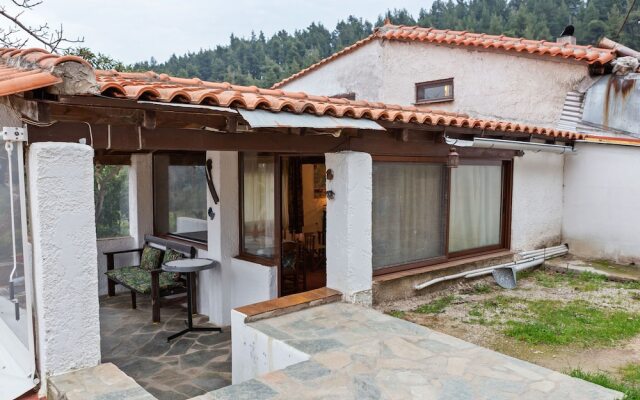 Restful Apartment in Istiaia With Patio