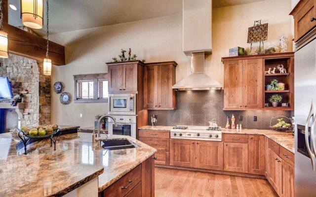 308 Shores Lane Home by RedAwning