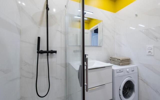 APPARTEMENT 1 NEUF sur le port à coté de la plage